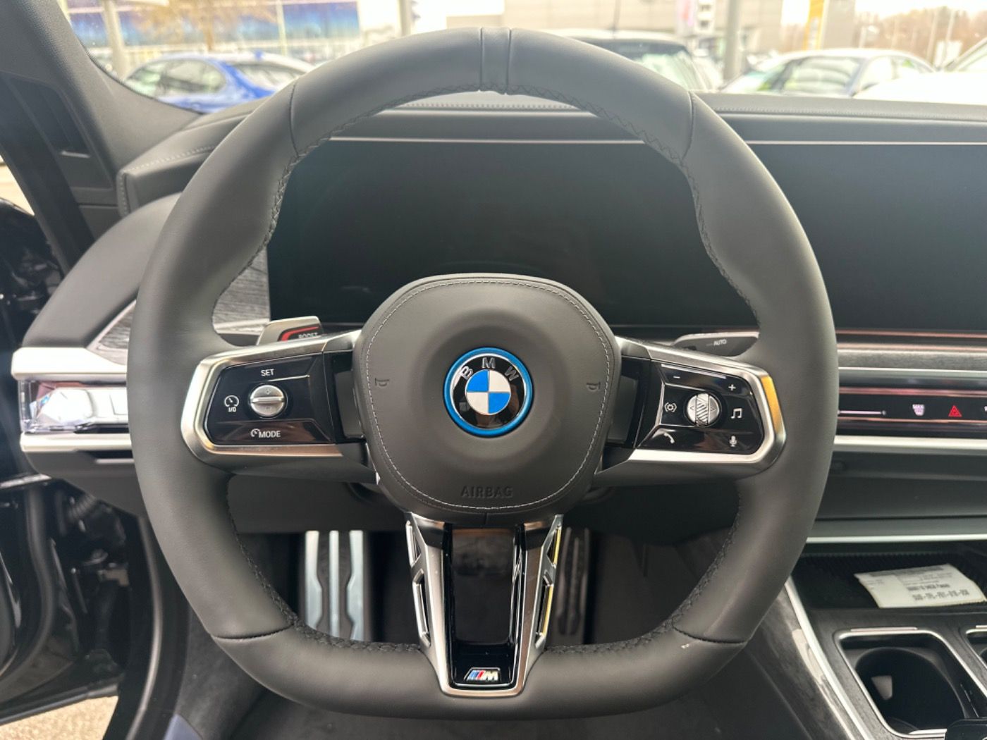 Fahrzeugabbildung BMW i7 xDrive60 M-Sport-Pro 8-FACH AHK/B&W/4xMASSAGE