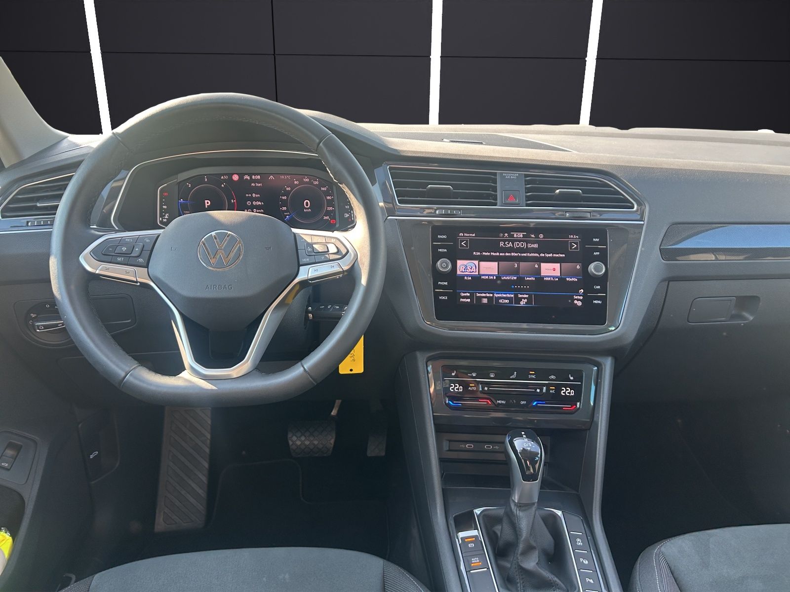 Fahrzeugabbildung Volkswagen Tiguan Elegance TDI 4M IQ.Light Navi ACC RFK SHZ