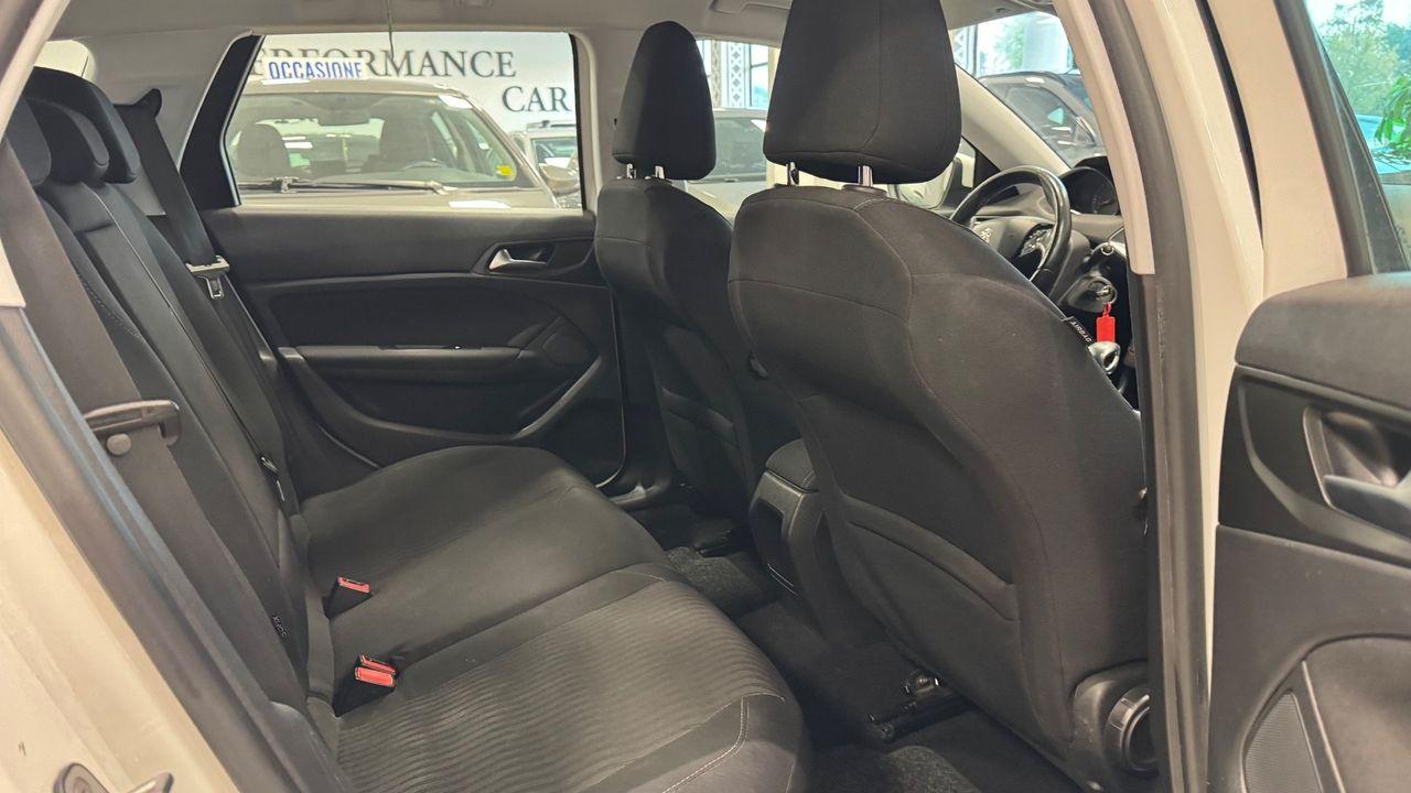 Peugeot 308 2015 — photo 11