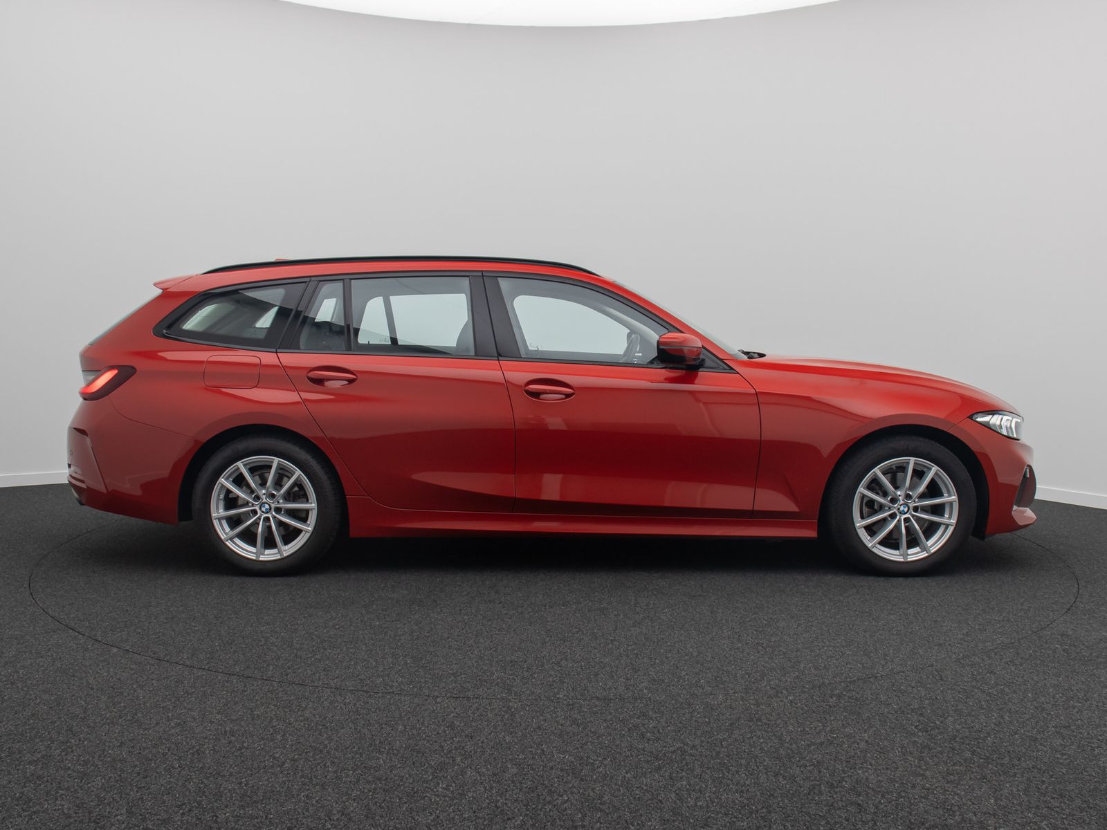 Fahrzeugabbildung BMW 320d xD DAB Alarm HUD HiFi Sportsitz Geschwindig