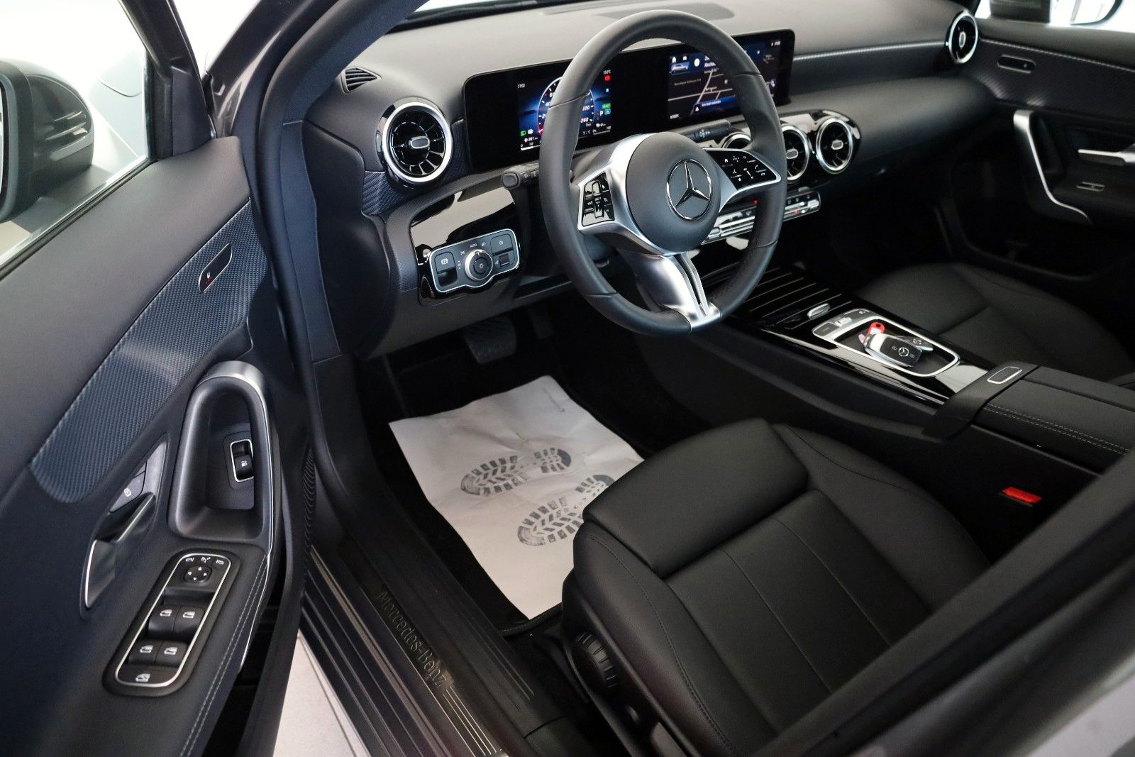 Fahrzeugabbildung Mercedes-Benz A 250 e, Progressive, Leder,Navi,LED,SH,Facelift