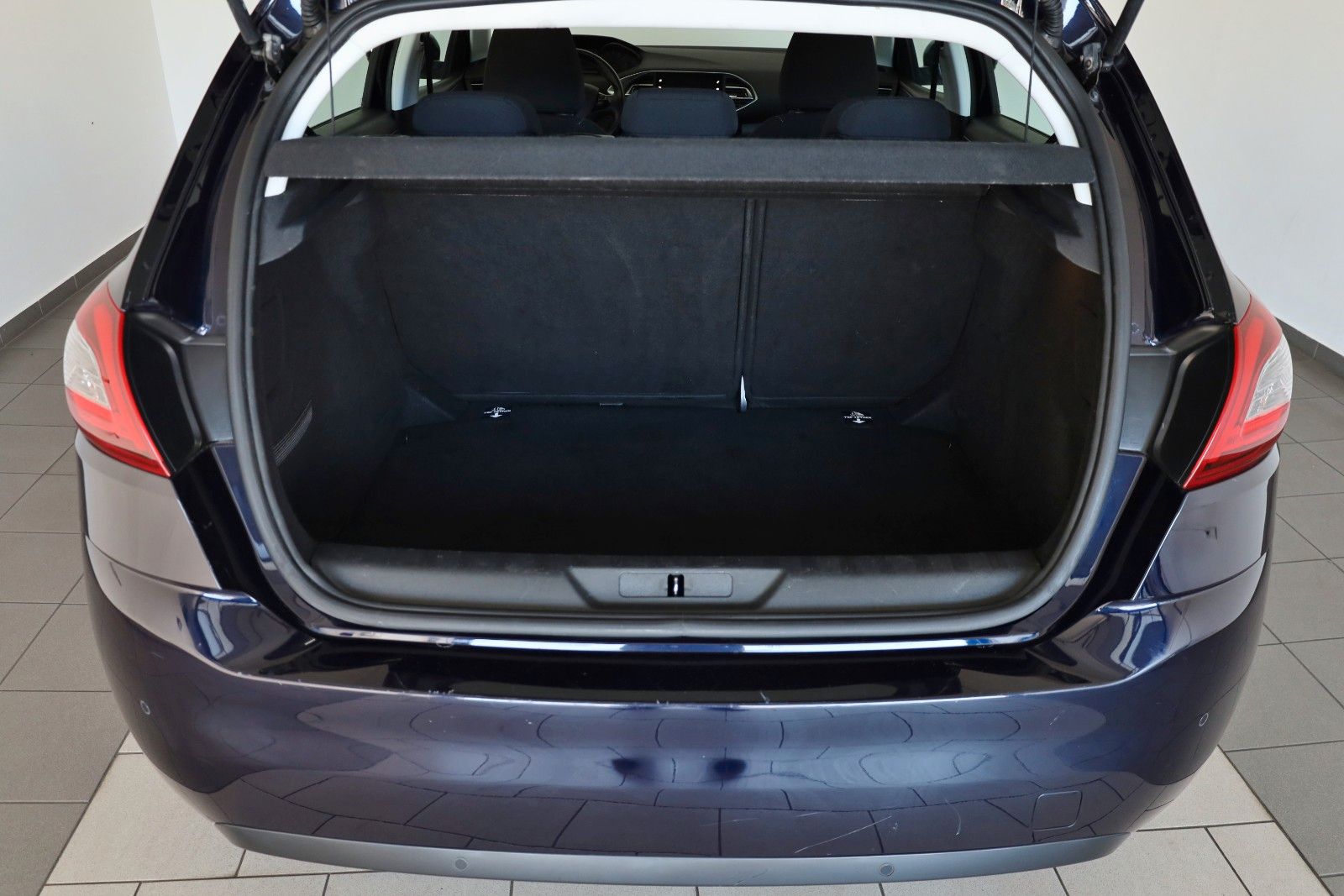 Fahrzeugabbildung Peugeot 308 Active Navi,SH,PDC,Kamera,SR+WR