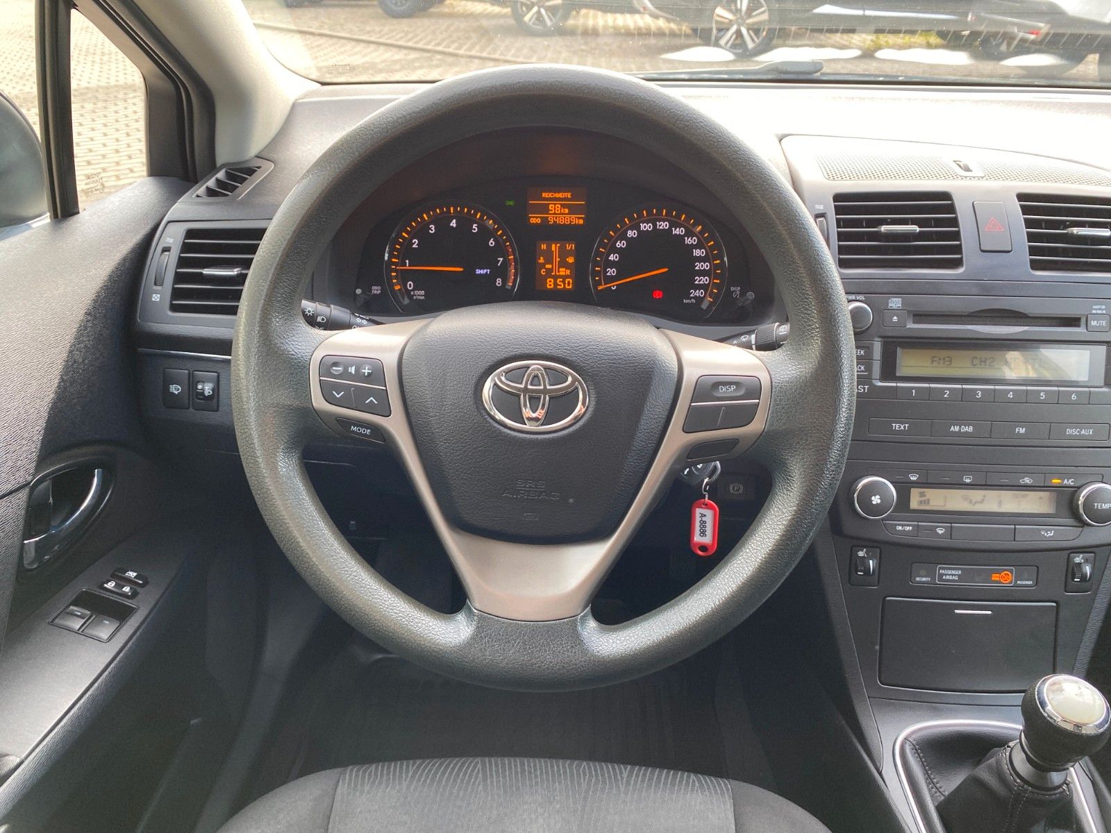 Fahrzeugabbildung Toyota Avensis 1.6 ALUF.+KLIMA+SHZ+ERSTBESITZ+TÜV-NEU