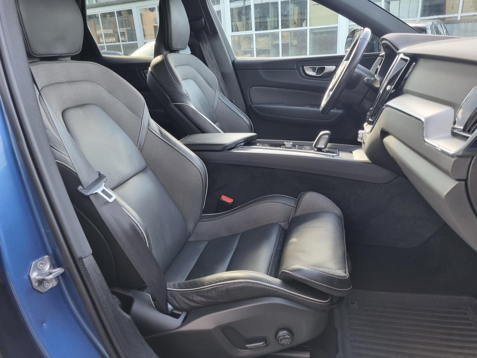 Fahrzeugabbildung Volvo XC60 B4 D R-Design