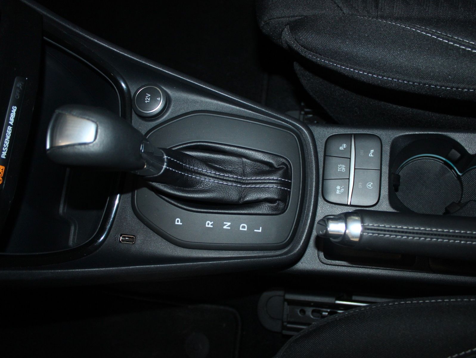 Fahrzeugabbildung Ford Puma Titanium Automatik NAVI LED ACC WinterPak