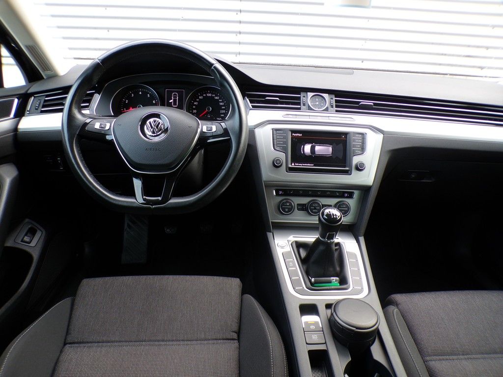 Fahrzeugabbildung Volkswagen Passat Variant  1.4 TSI Comfortline *R-Line Spor