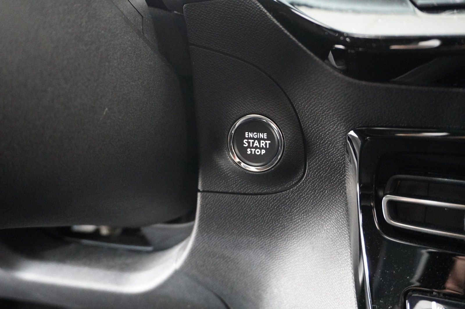 Fahrzeugabbildung Opel Mokka-e ELEGANCE 3-PHASIG NAVI/LED/KAMERA/DAB+