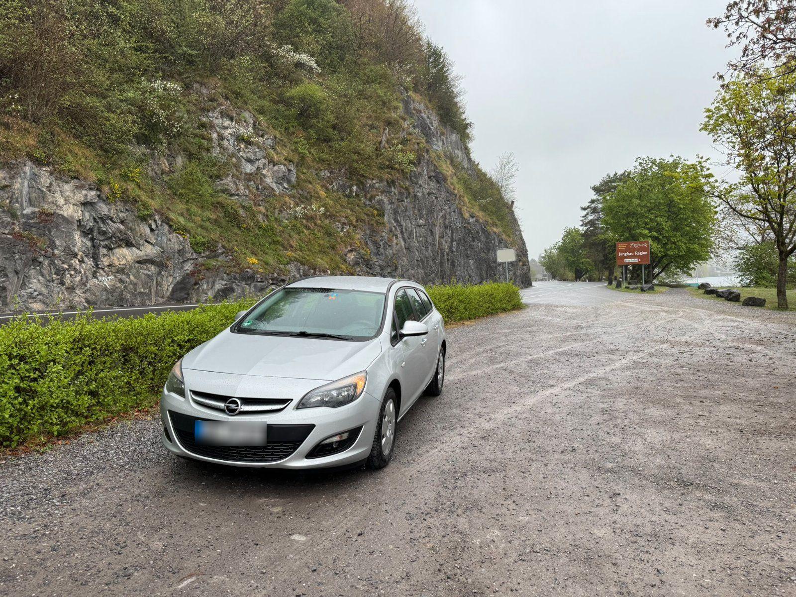 Opel Astra 2015 — interior