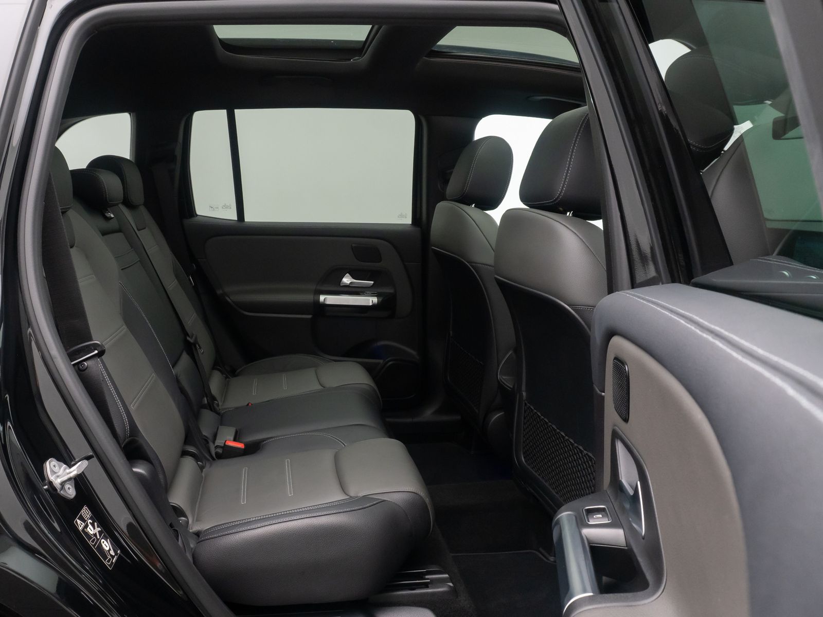 Fahrzeugabbildung Mercedes-Benz GLB 220d AMG Line SoundSys 360&deg;Panorama Standhzg