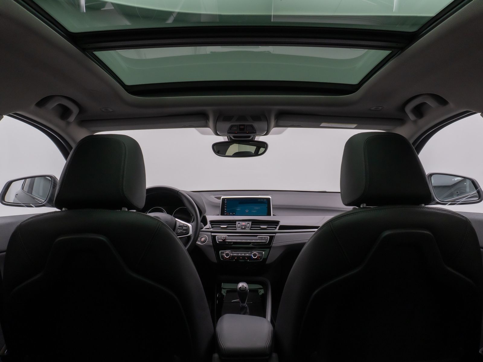 Fahrzeugabbildung BMW X2 sD18i Panorama Parkassist DAB HiFi AHK LED