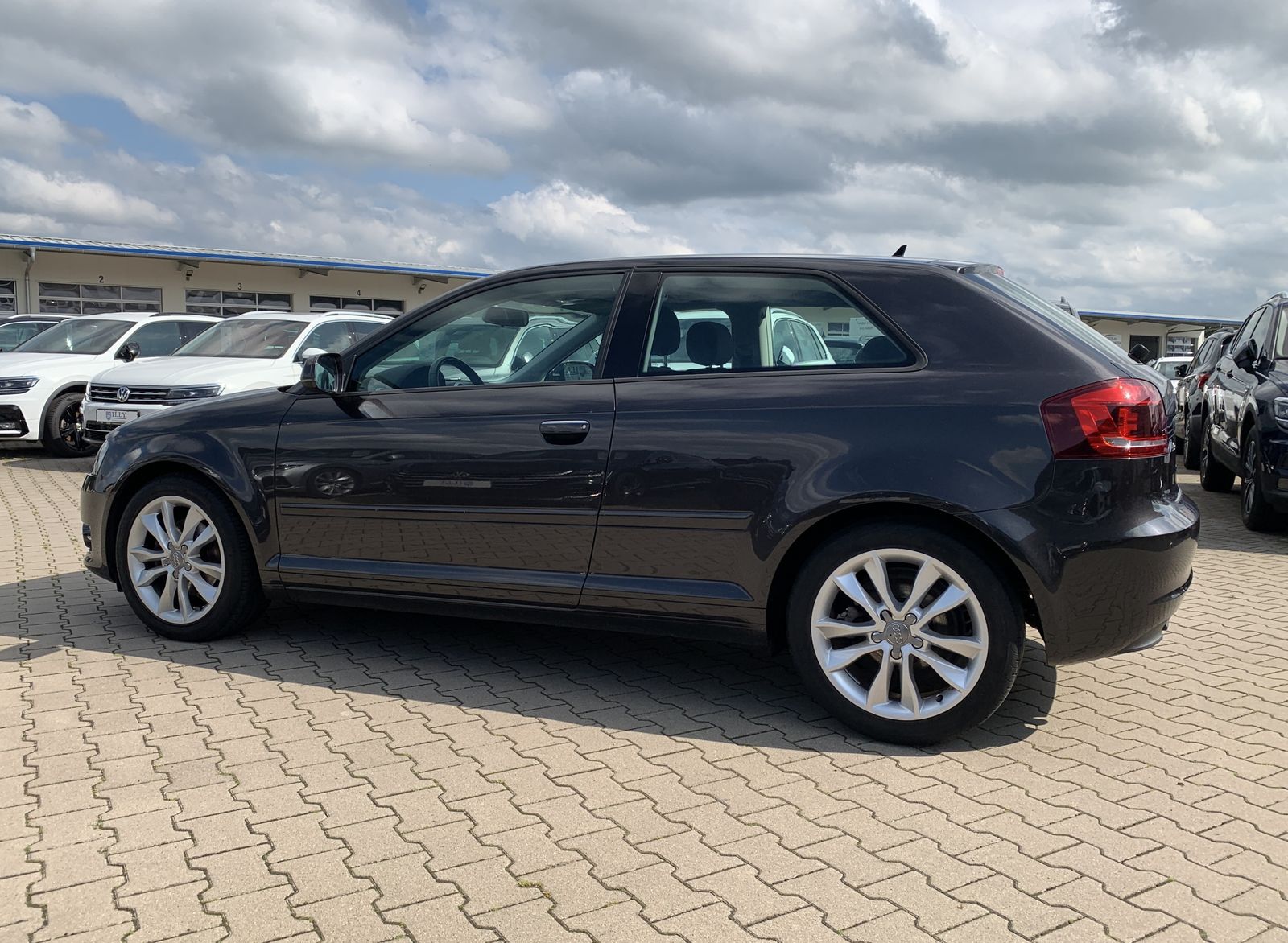 Fahrzeugabbildung Audi A3 2.0 TDI*Ambition*BI-Xenon*PDC*SHZ*MFL*Navi*