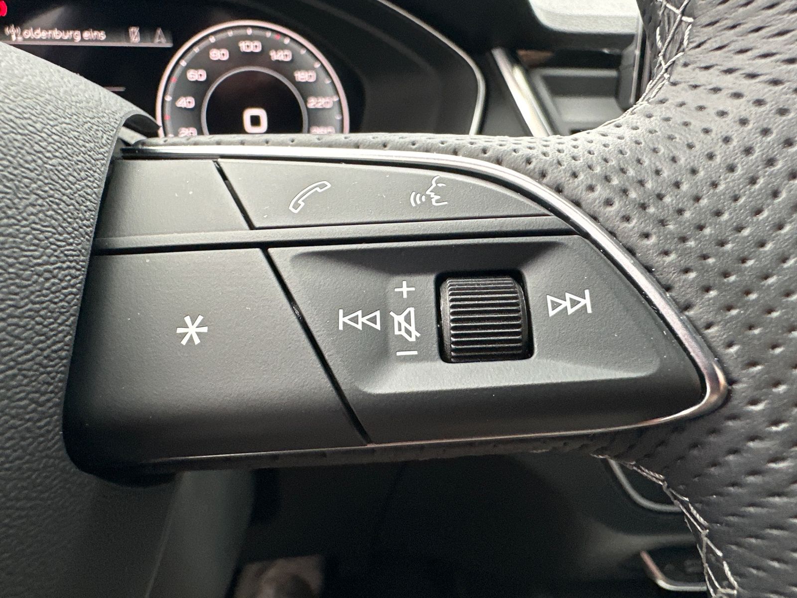Fahrzeugabbildung Audi Q5 50 TFSI e Quattro S-Line NAV+LED+AHK+KAM