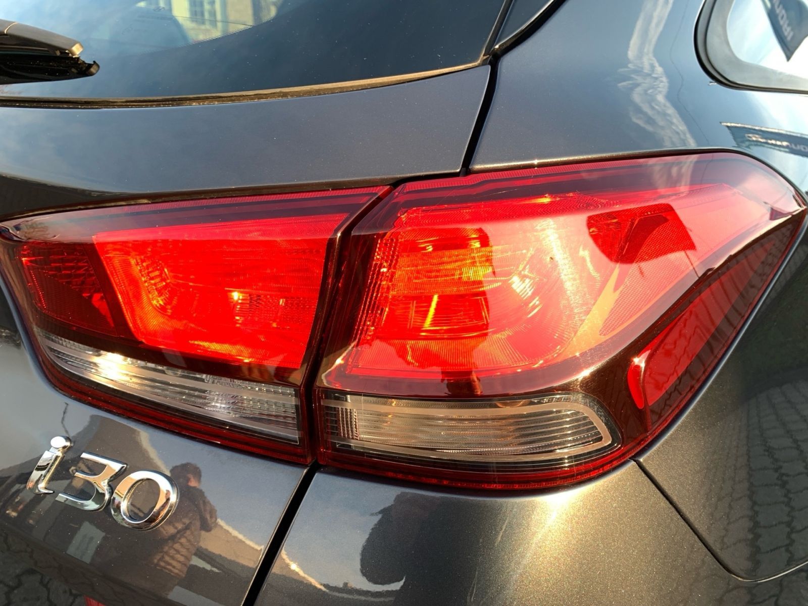 Fahrzeugabbildung Hyundai i30 Kombi 1.0 T-GDI 7-DCT Edition 30