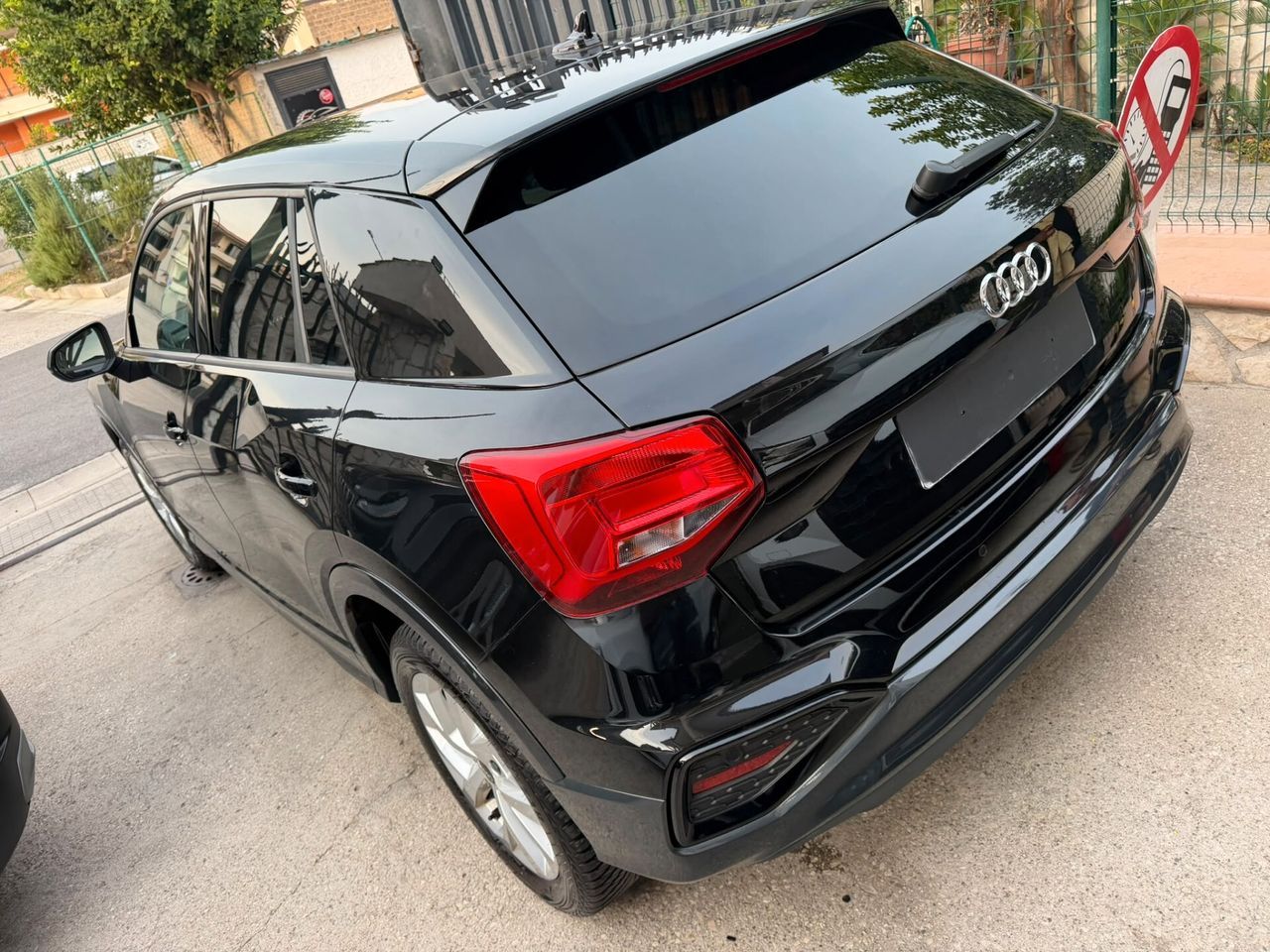 Audi Q2 35 TFSI S tronic Identity Black imagem 3