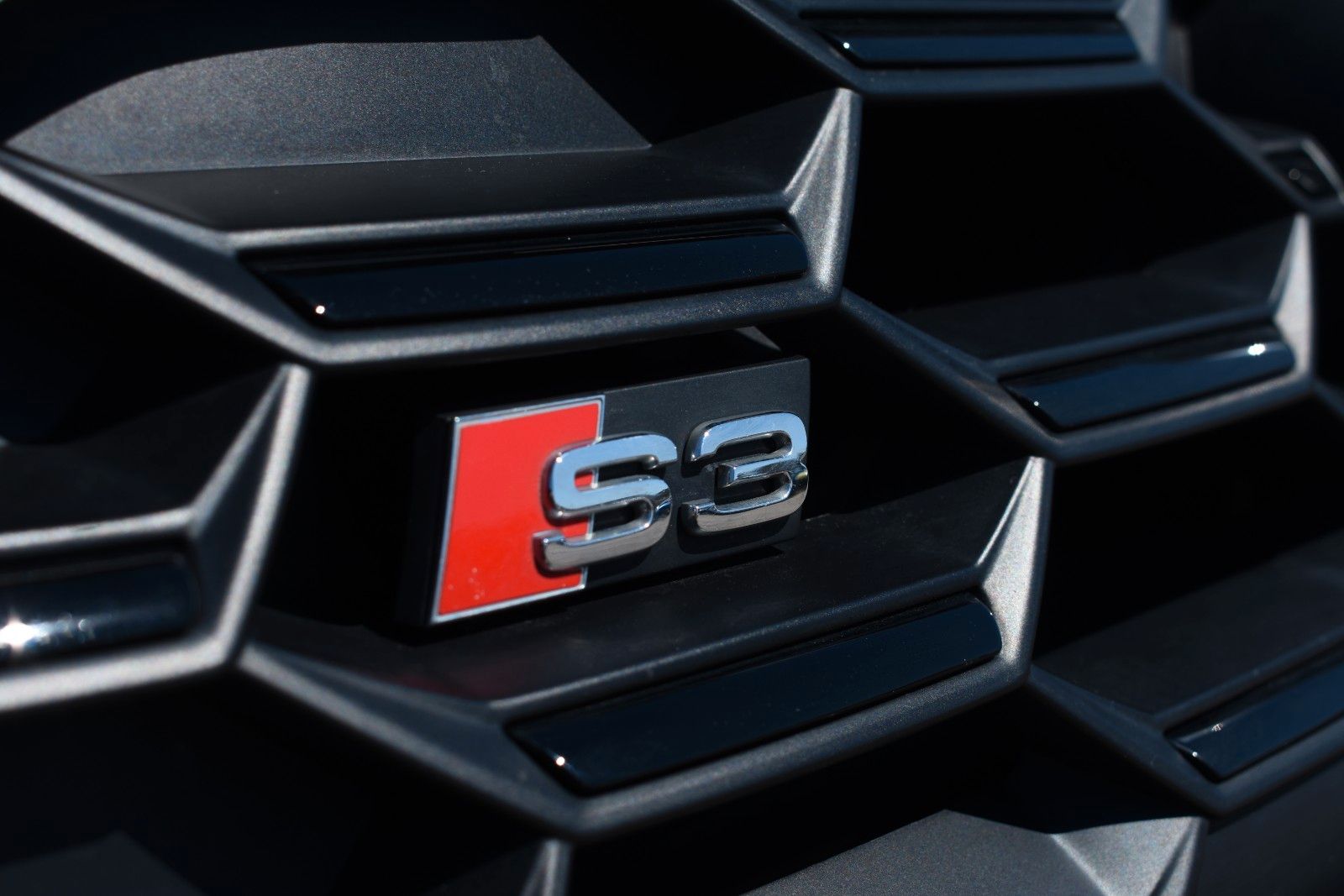 Fahrzeugabbildung Audi S3 Sportback 2.0 TFSI Quattro B&O/Virtual/LED