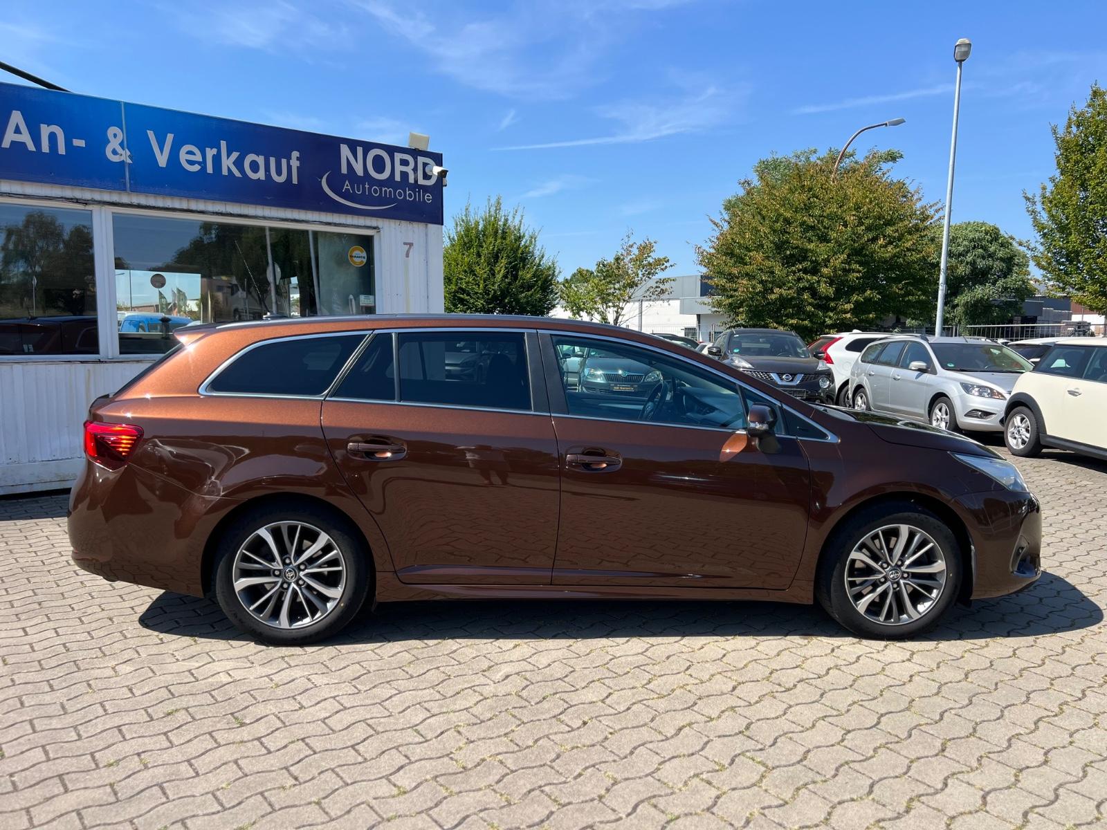 Toyota Avensis 2015 — photo 16
