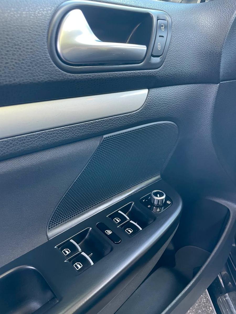 Volkswagen Golf 2010 — photo 10