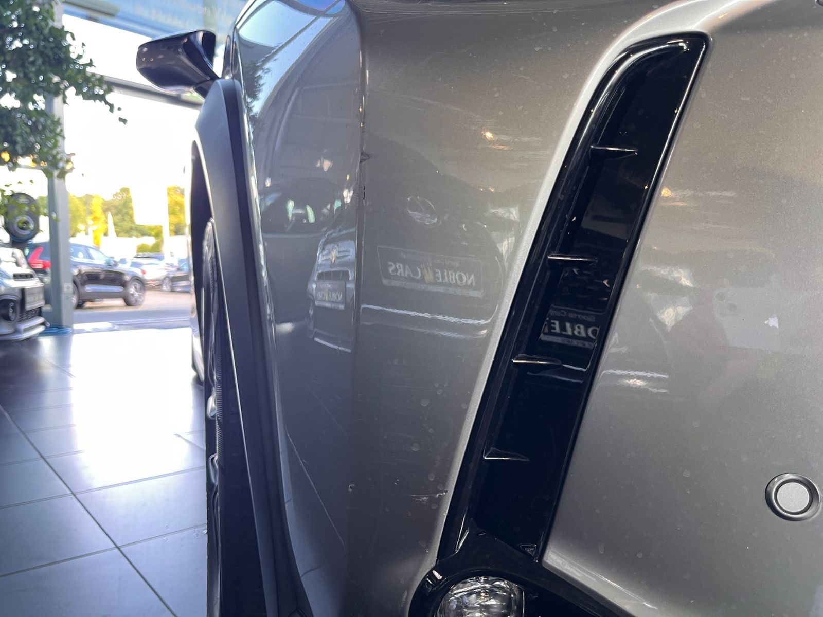 Fahrzeugabbildung Lexus UX 250h Launch Edition LED AHK NAV RFK SHZ ALU