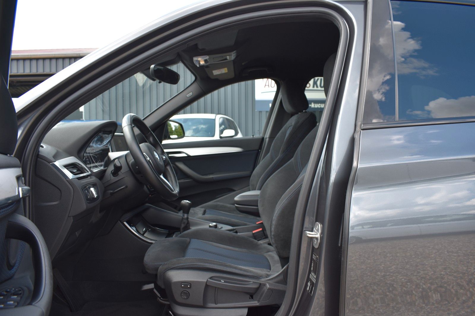 Fahrzeugabbildung BMW X1 Baureihe X1 sDrive 18 d M Sport