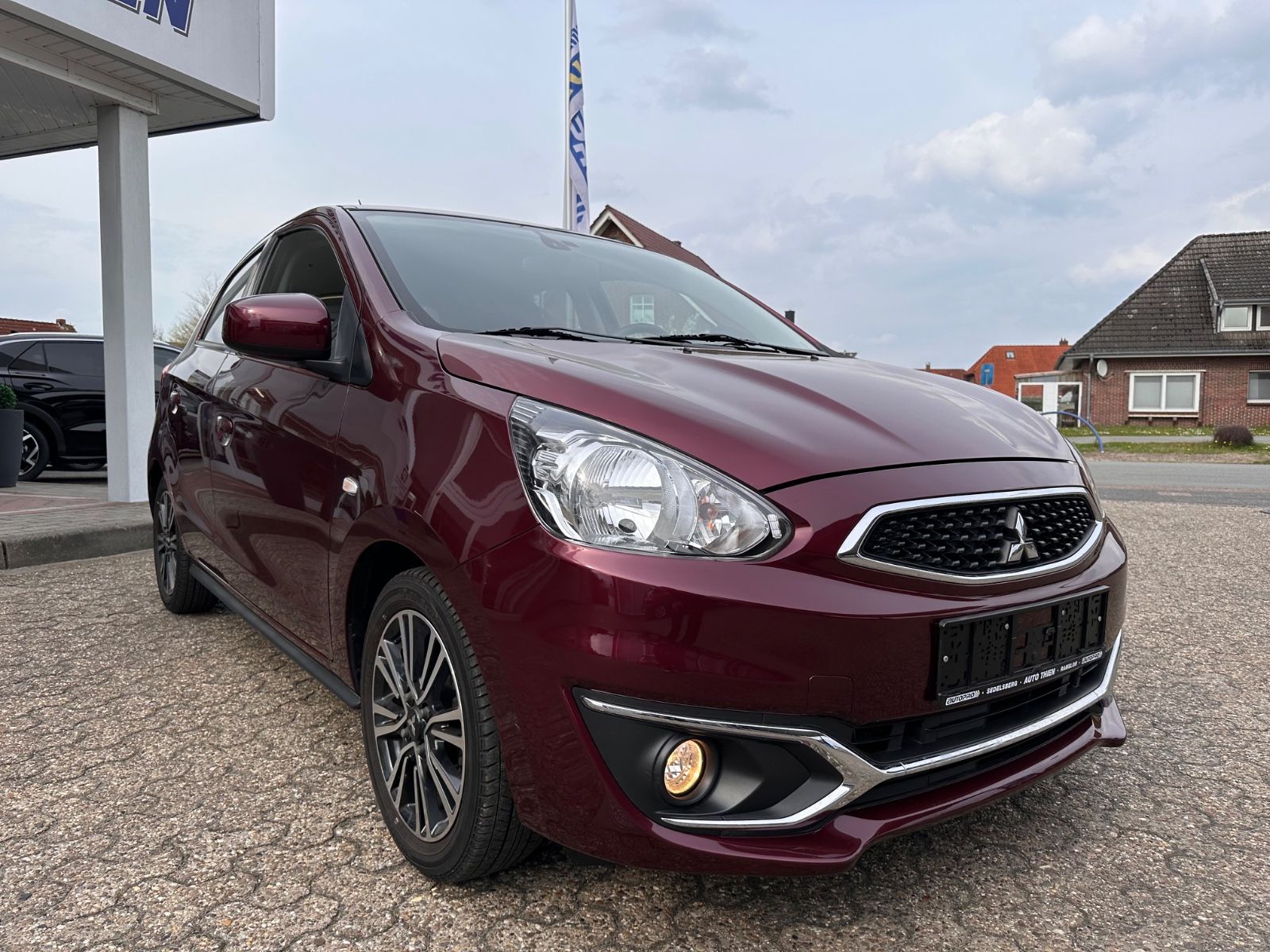 Fahrzeugabbildung Mitsubishi Space Star Edition 100+ Navi/SHZG/Klima/BT/PDC