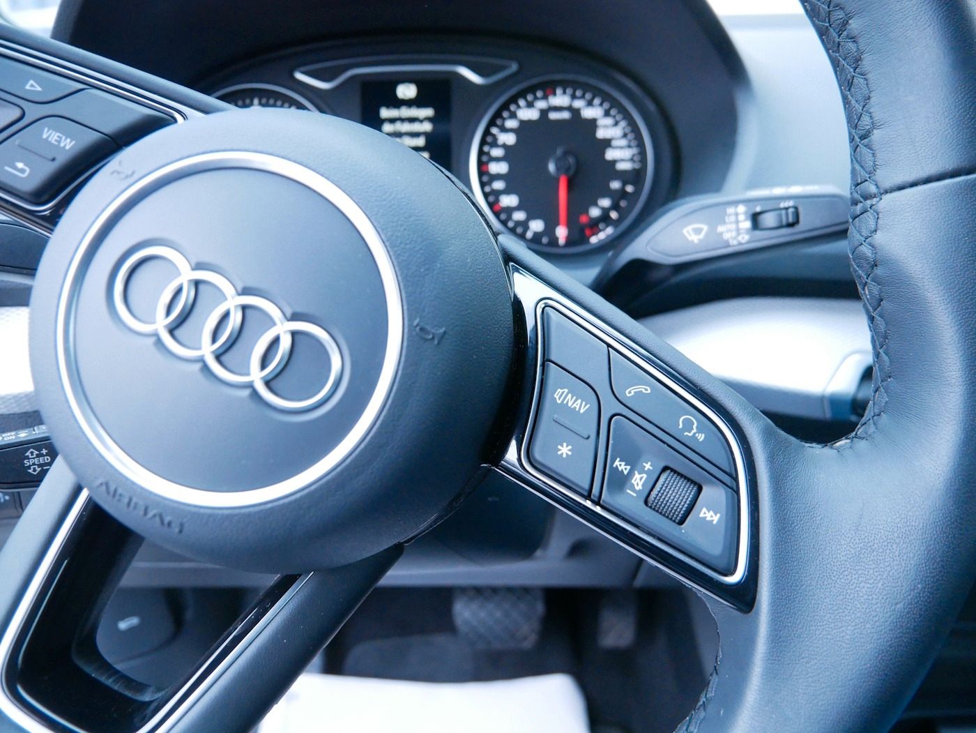 Fahrzeugabbildung Audi Q2 1.5 35 TFSI advanced DSG MATRIX Kamera ACC SH