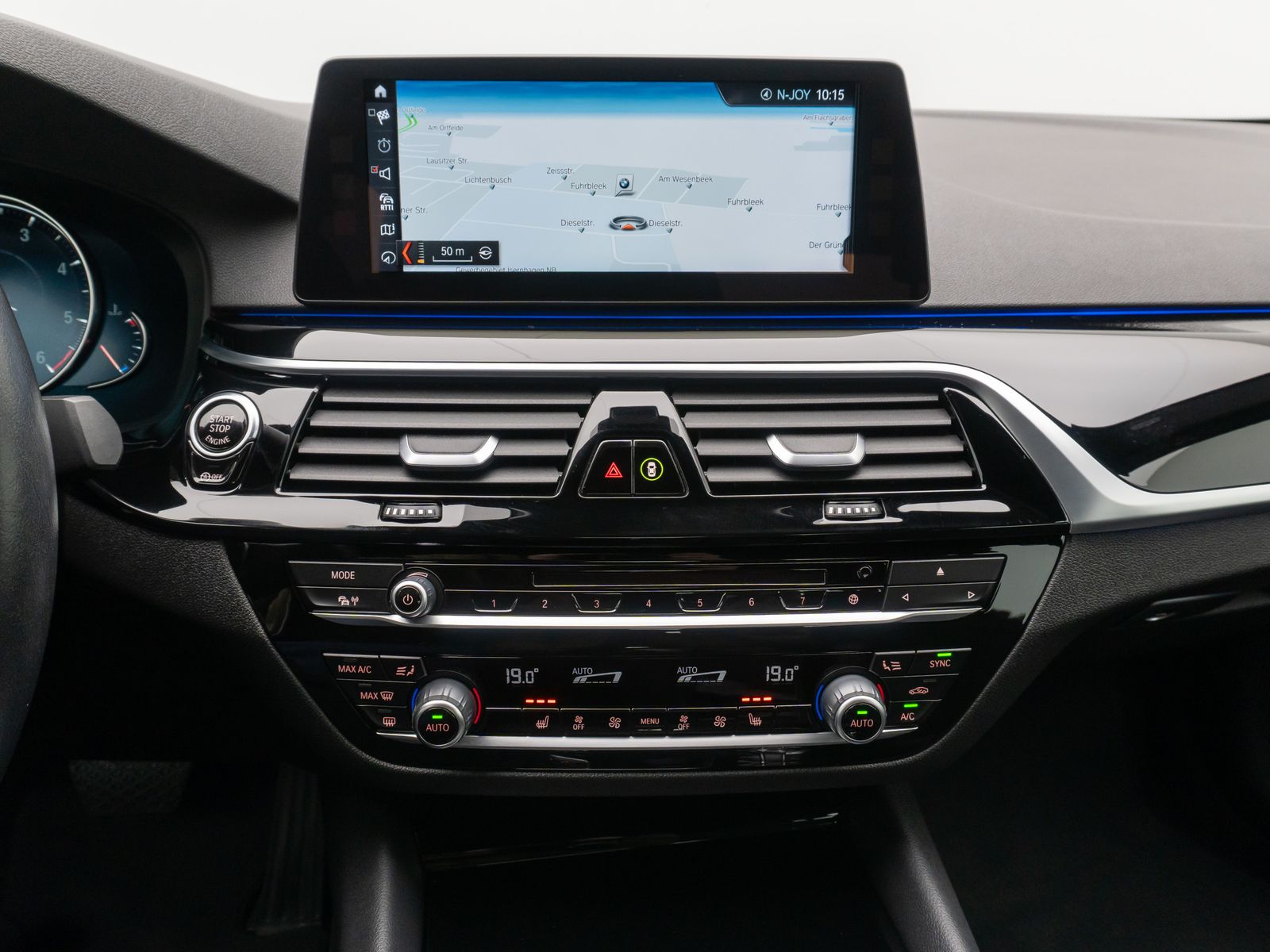Fahrzeugabbildung BMW 530d Sport Line ACC Kamera HUD HiFi DisplayKey