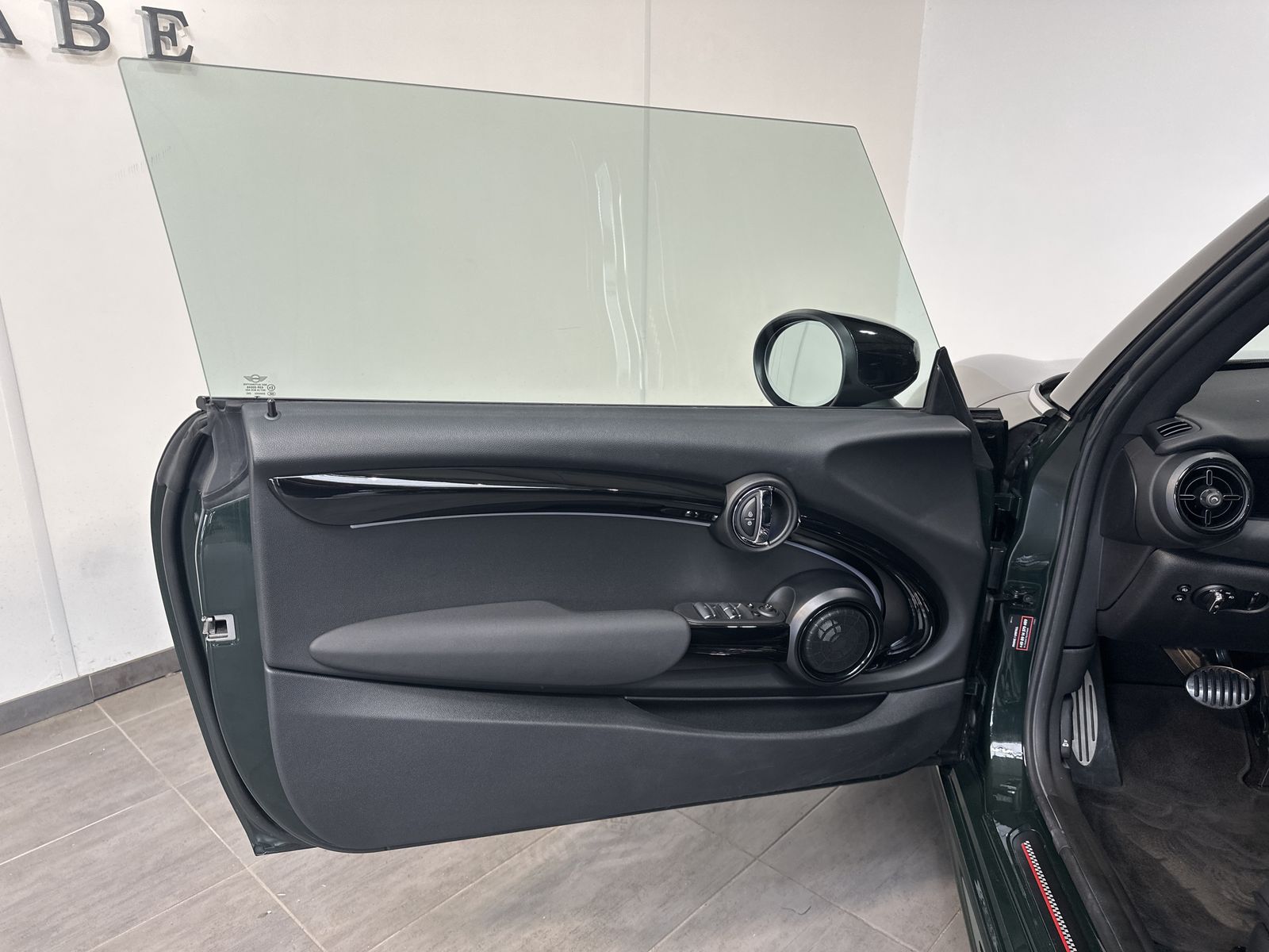 Fahrzeugabbildung MINI John Cooper Works Cabrio NAV+LED+ACC+H&K+18ZO+KA