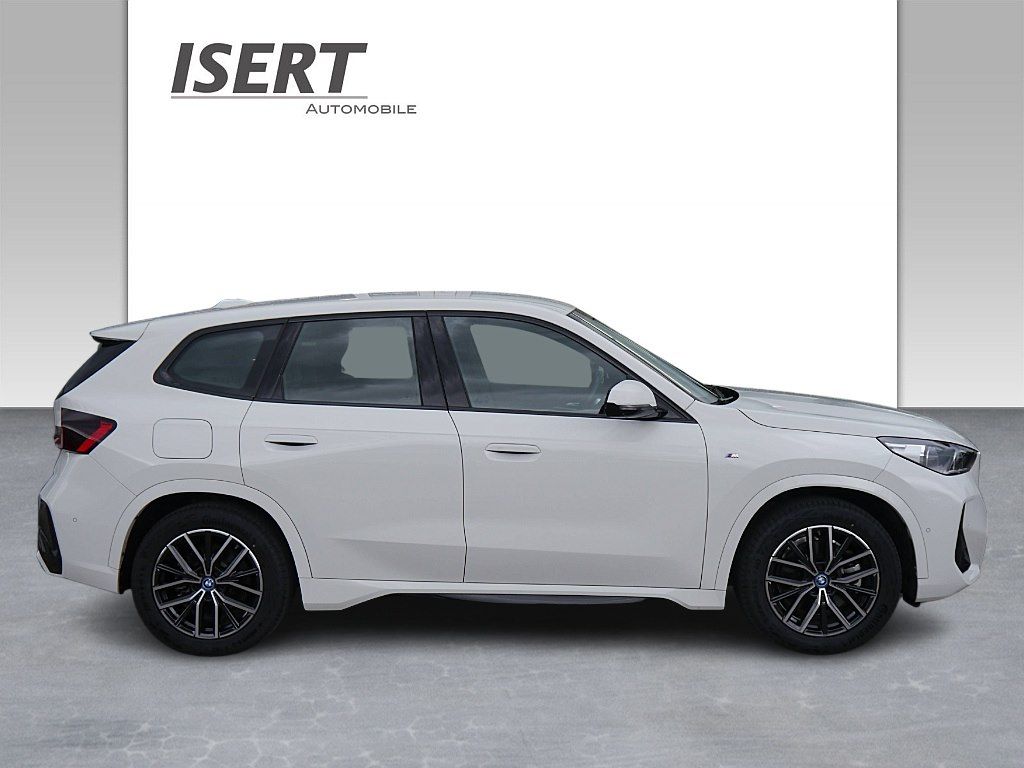 BMW iX1 — fotografia 3