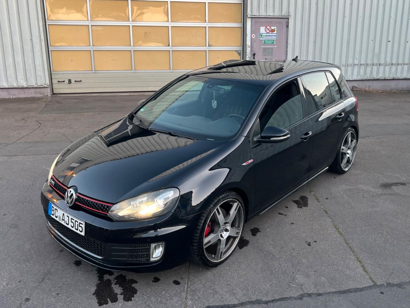 Volkswagen Golf VI GTI DSG* PANO* XENON* Motor überholt*