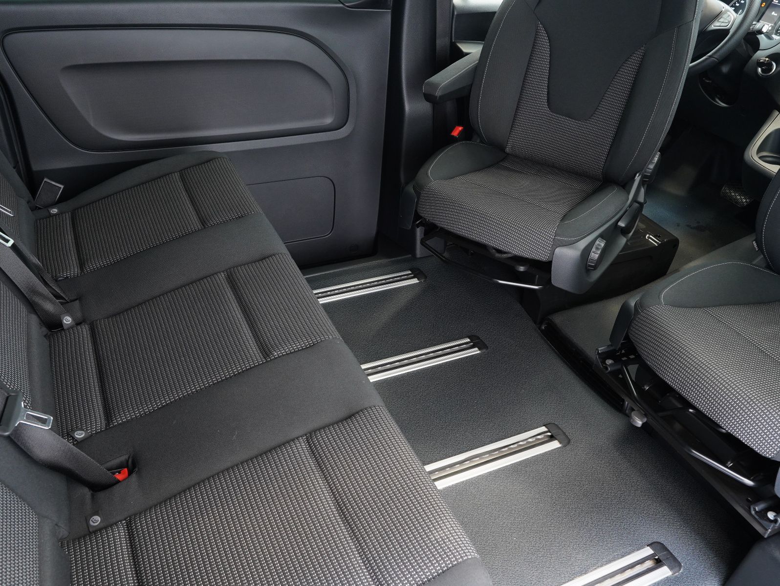 Fahrzeugabbildung Mercedes-Benz Vito Tourer 119 CDI Pro 4x4 lang PÖSSL VANSTAR