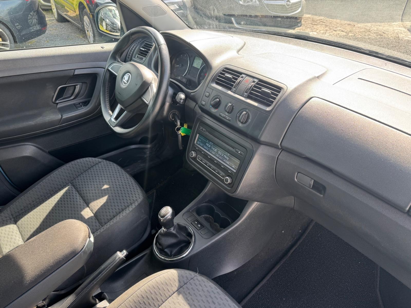 Skoda Roomster 2013 — rear view
