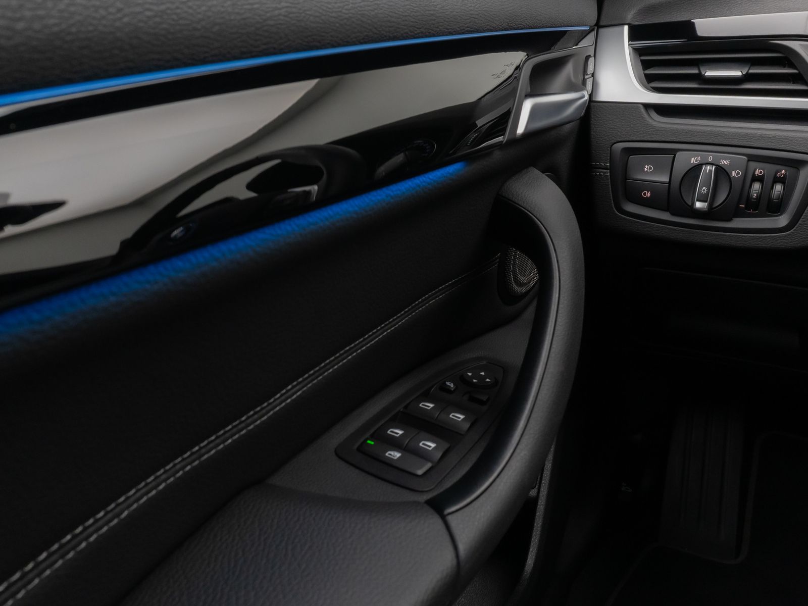 Fahrzeugabbildung BMW X1 xD25e xLine Kamera HUD DAB H/K Komfort Sport
