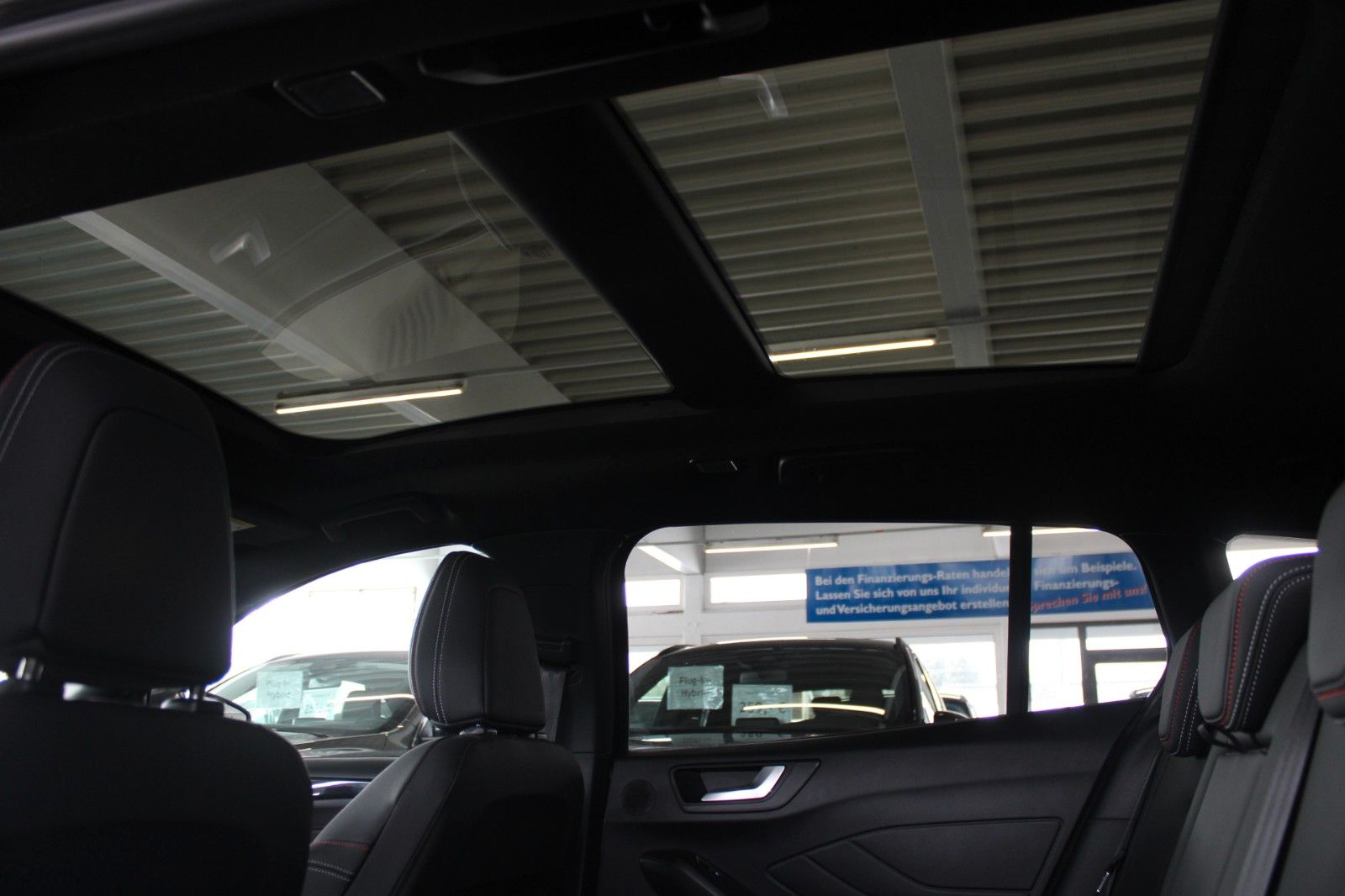 Fahrzeugabbildung Ford Focus ST-Line X Aut. LED ACC Leder Pano HUD Wint