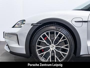 صورة 7 لـ 2024 Porsche TAYCAN
