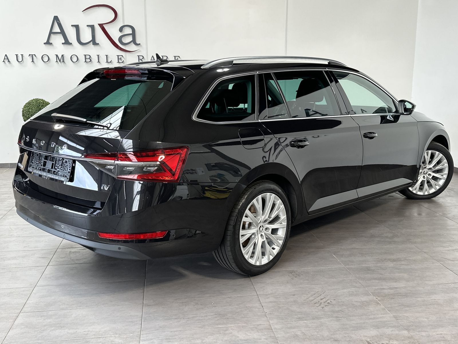 Fahrzeugabbildung SKODA Superb Combi 1.4 TSI iV DSG Style NAV+LED+VCOCK