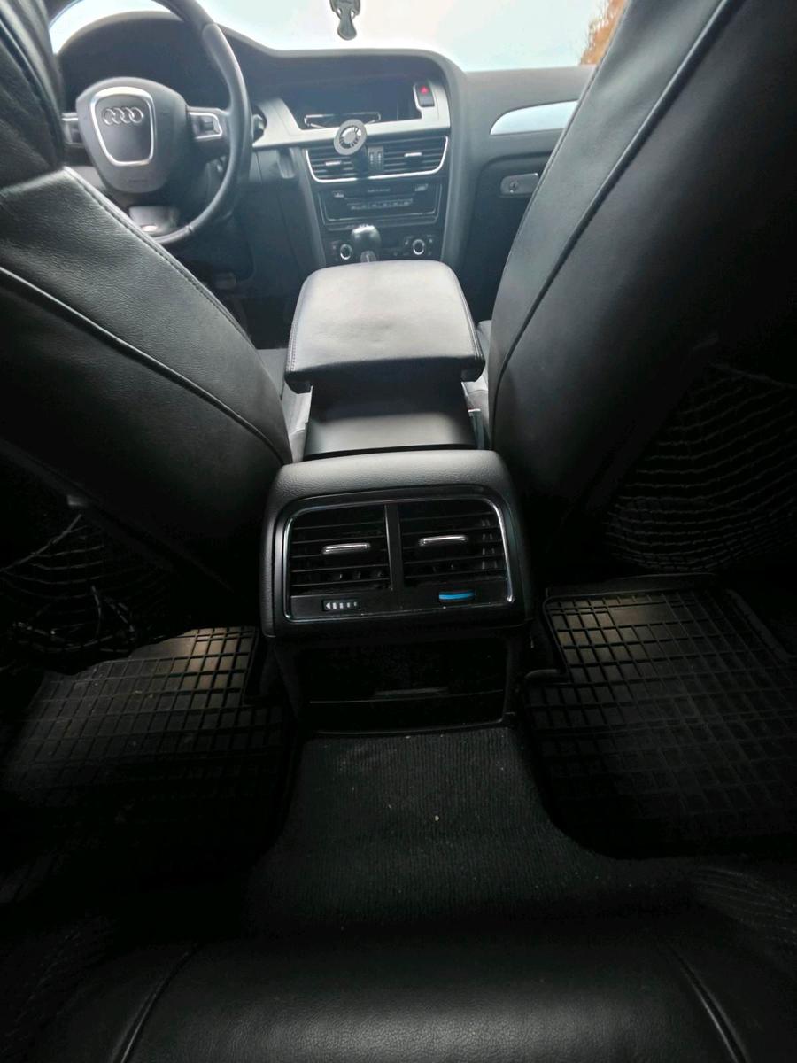 Audi A4 2009 — photo 9