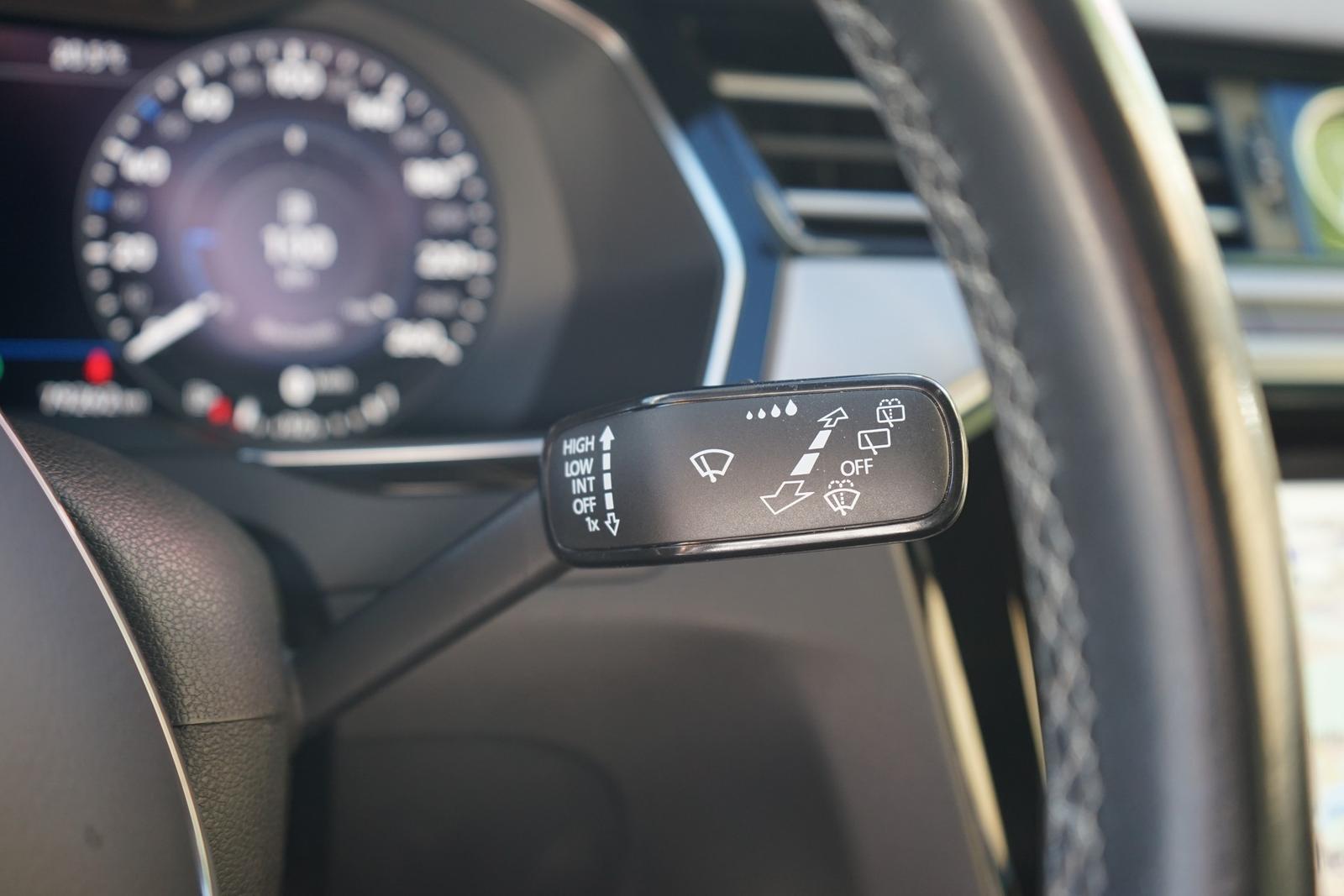 Volkswagen Passat Variant 1.8 TSI DSG R-Line LED Navi ACC