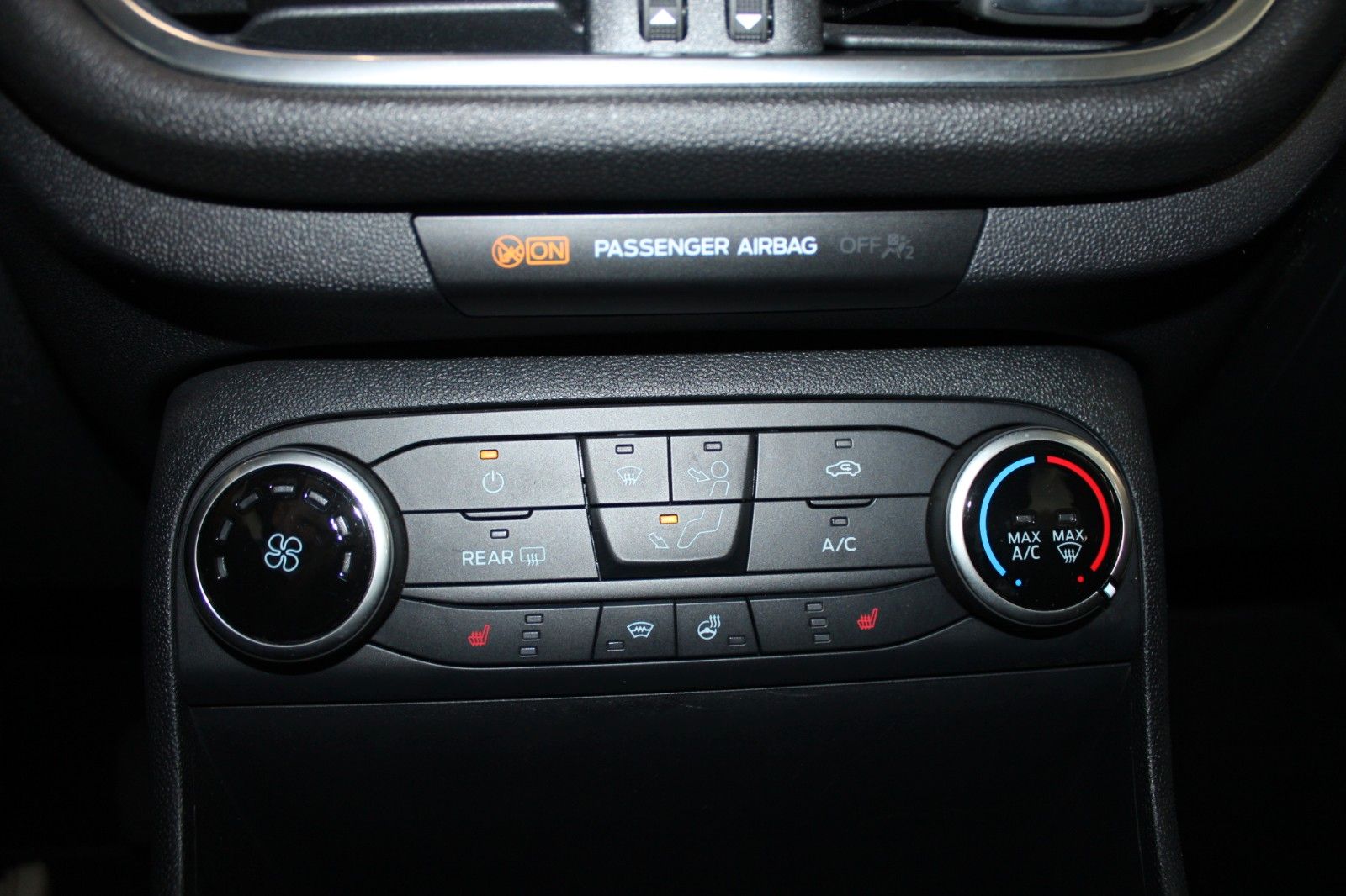 Fahrzeugabbildung Ford Fiesta 1,5 TDCi Cool & Connect 5-trg NAVI LED