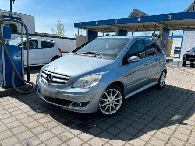 Mercedes-Benz Mercedes Benz B200