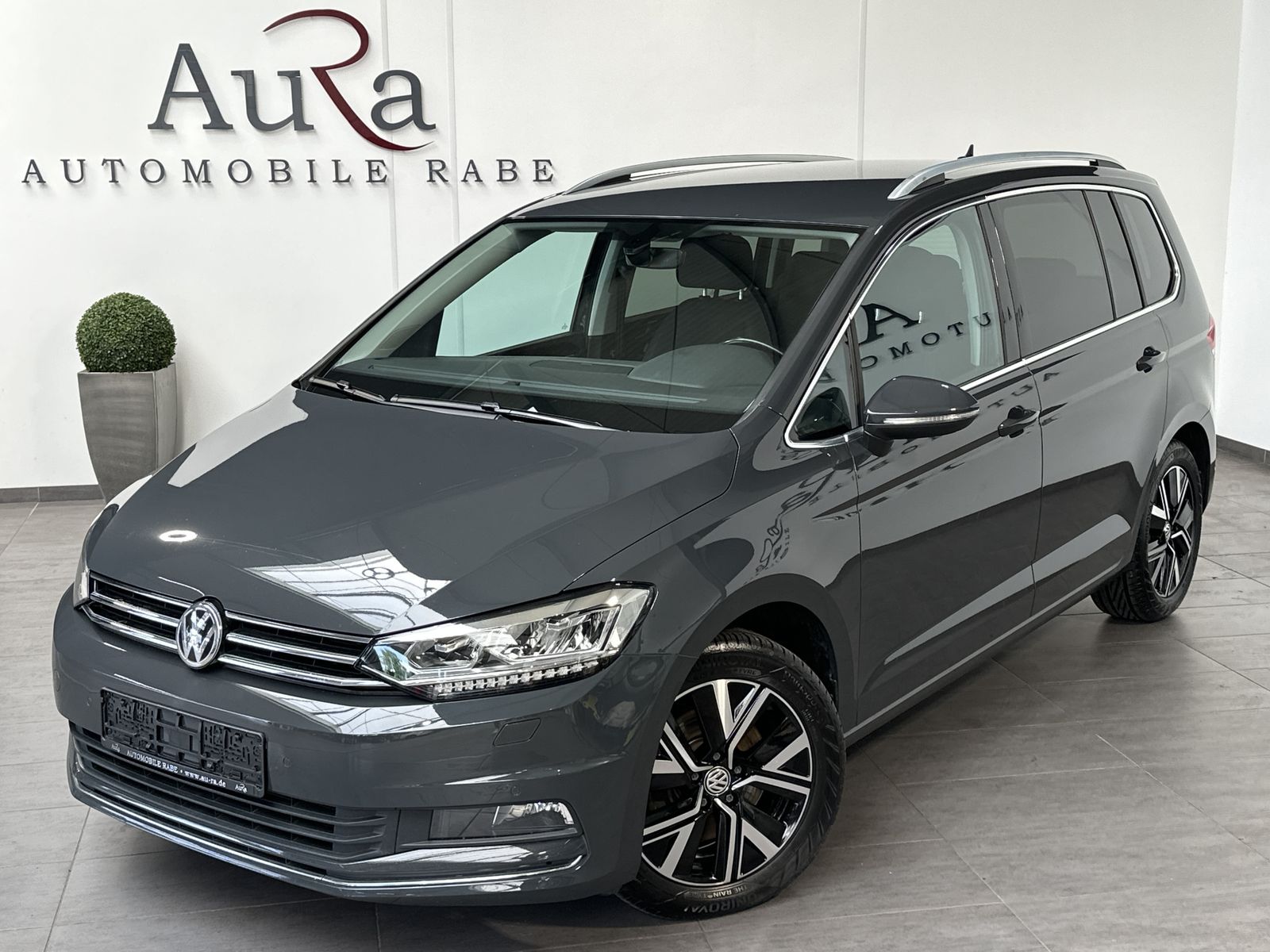 Fahrzeugabbildung Volkswagen Touran 2.0 TDI Highline NAV+LED+ACC+FAMILY-PAKET