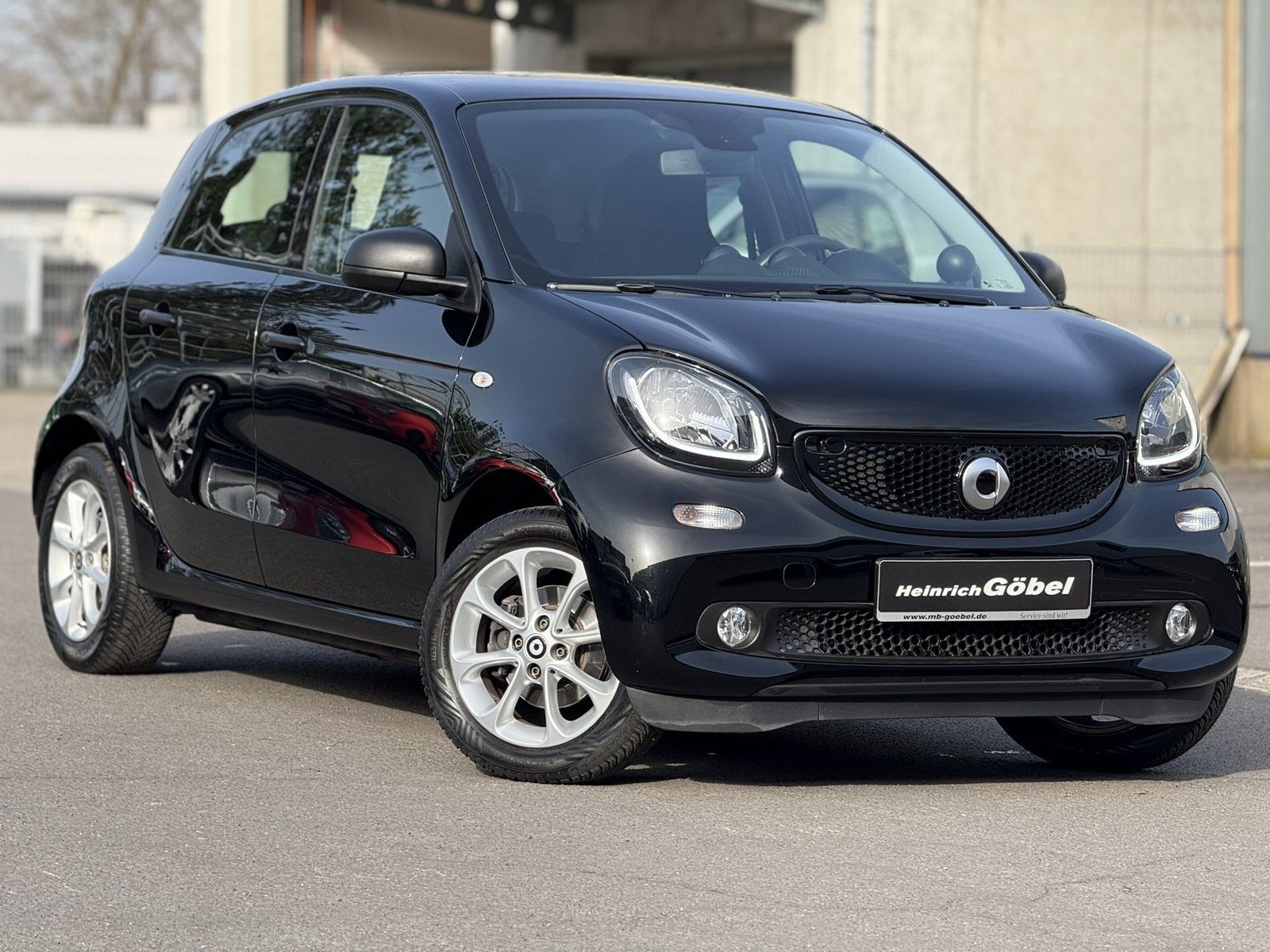 Fahrzeugabbildung Smart forfour*AUTOMATIK*NAVI*PDC*SITZHEIZUNG*