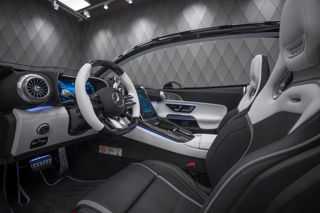 AMG PURESPEED RED/BLACK 2026 - Bild 16