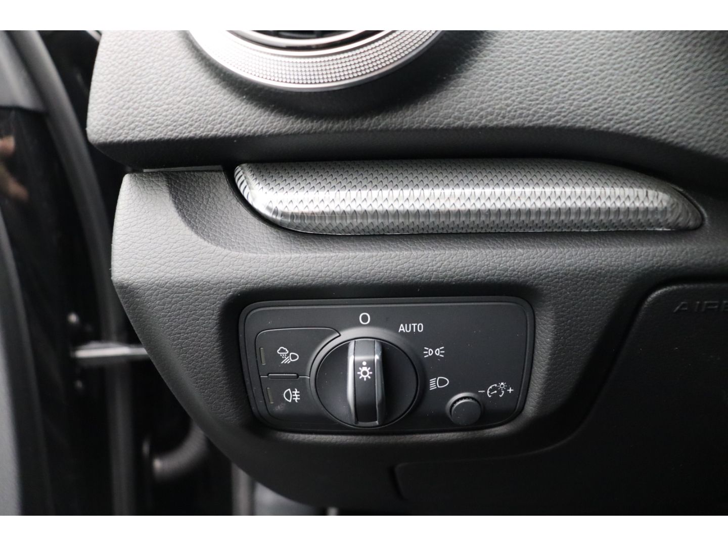 Fahrzeugabbildung Audi A3 Sportback 30 TFSI  2-Zonen-Klimaautom