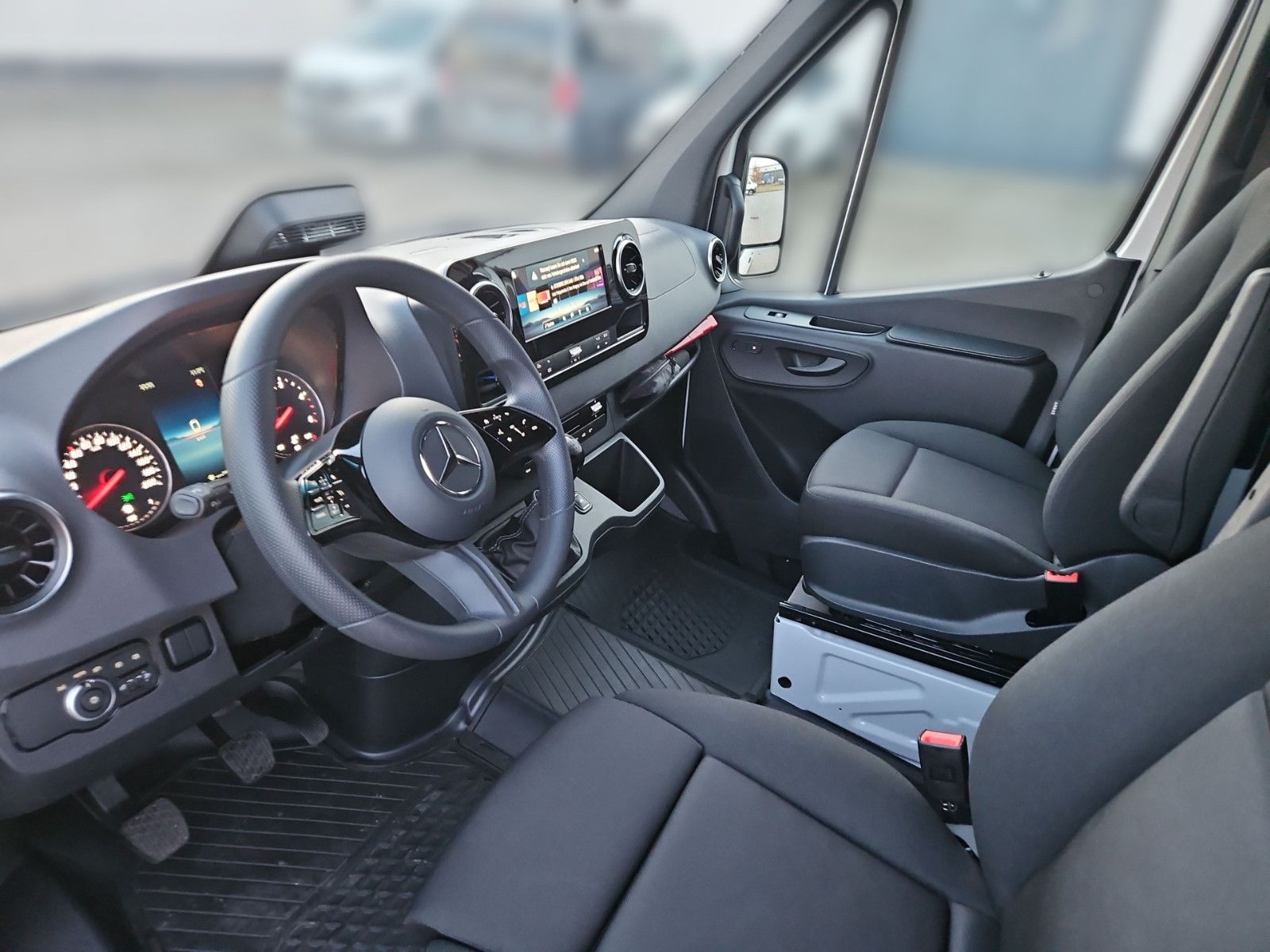 Fahrzeugabbildung Mercedes-Benz Sprinter 317 Kombi L2H2 Mobility Rollstuhl Lift