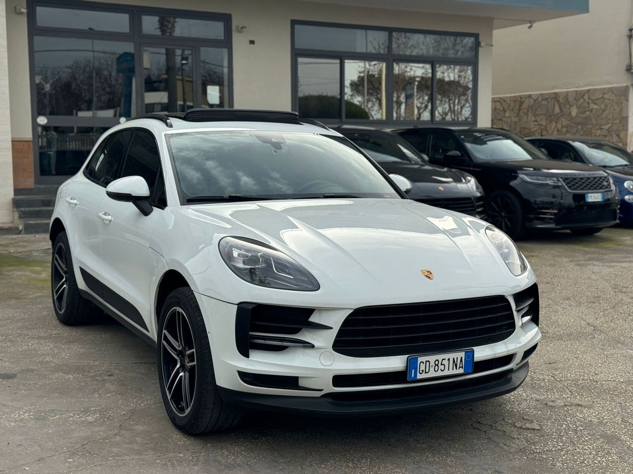 PORSCHE Macan