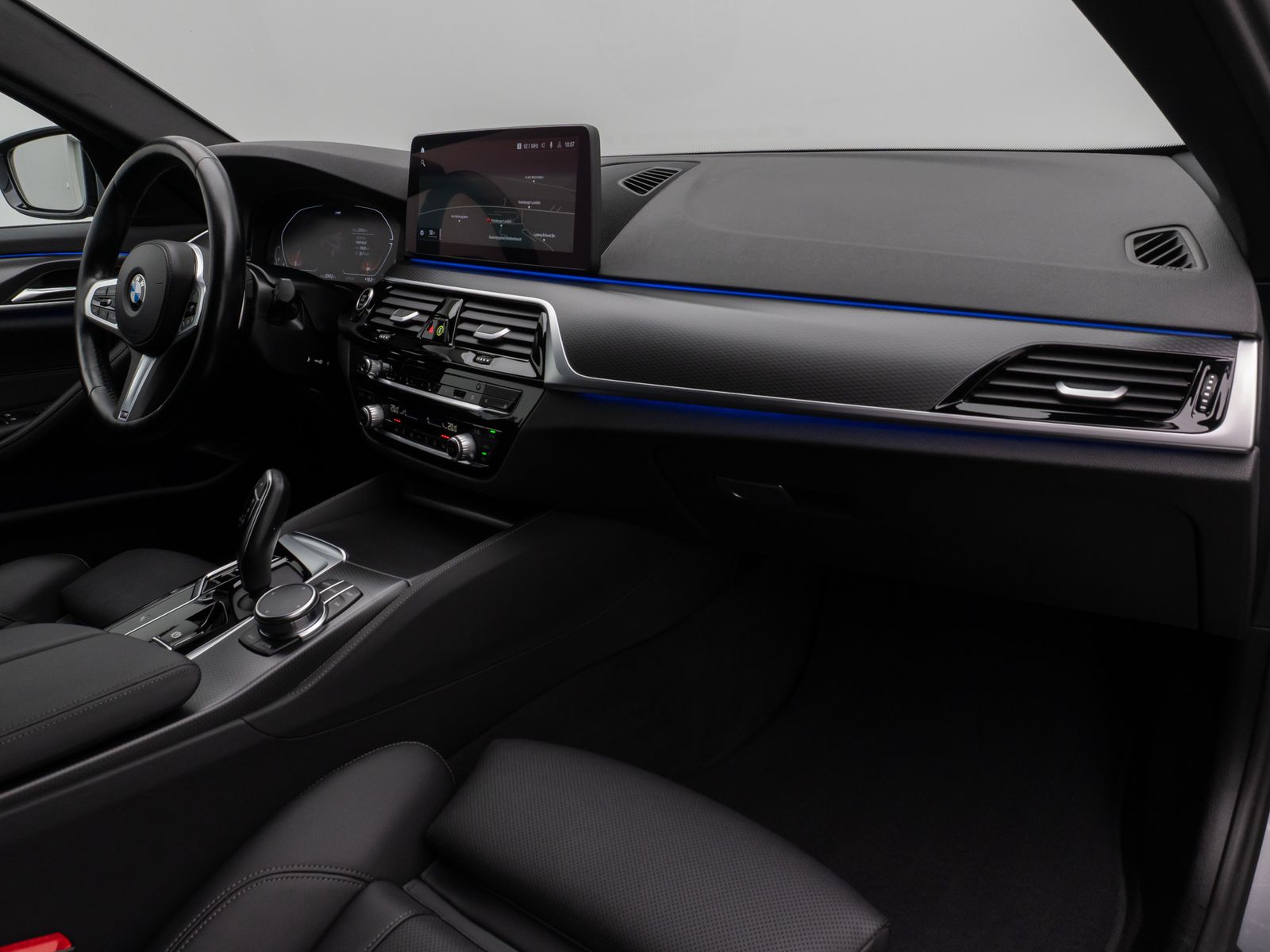 Fahrzeugabbildung BMW 530i M Sport Kamera DAB CockPitPro Komfort Alarm