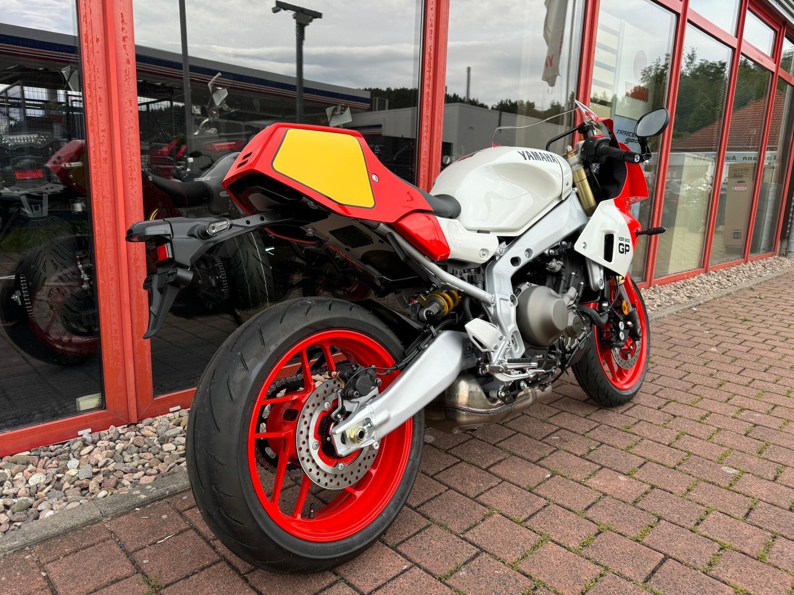 Yamaha XSR900 GP MY 2025 TOP