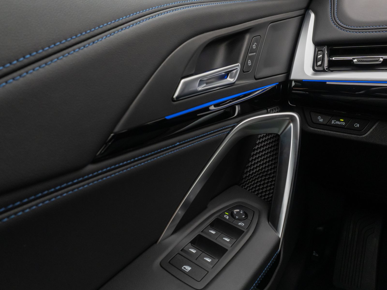 Fahrzeugabbildung BMW iX1 xD30  M Sport Kamera DAB Fernlichtassist AHK