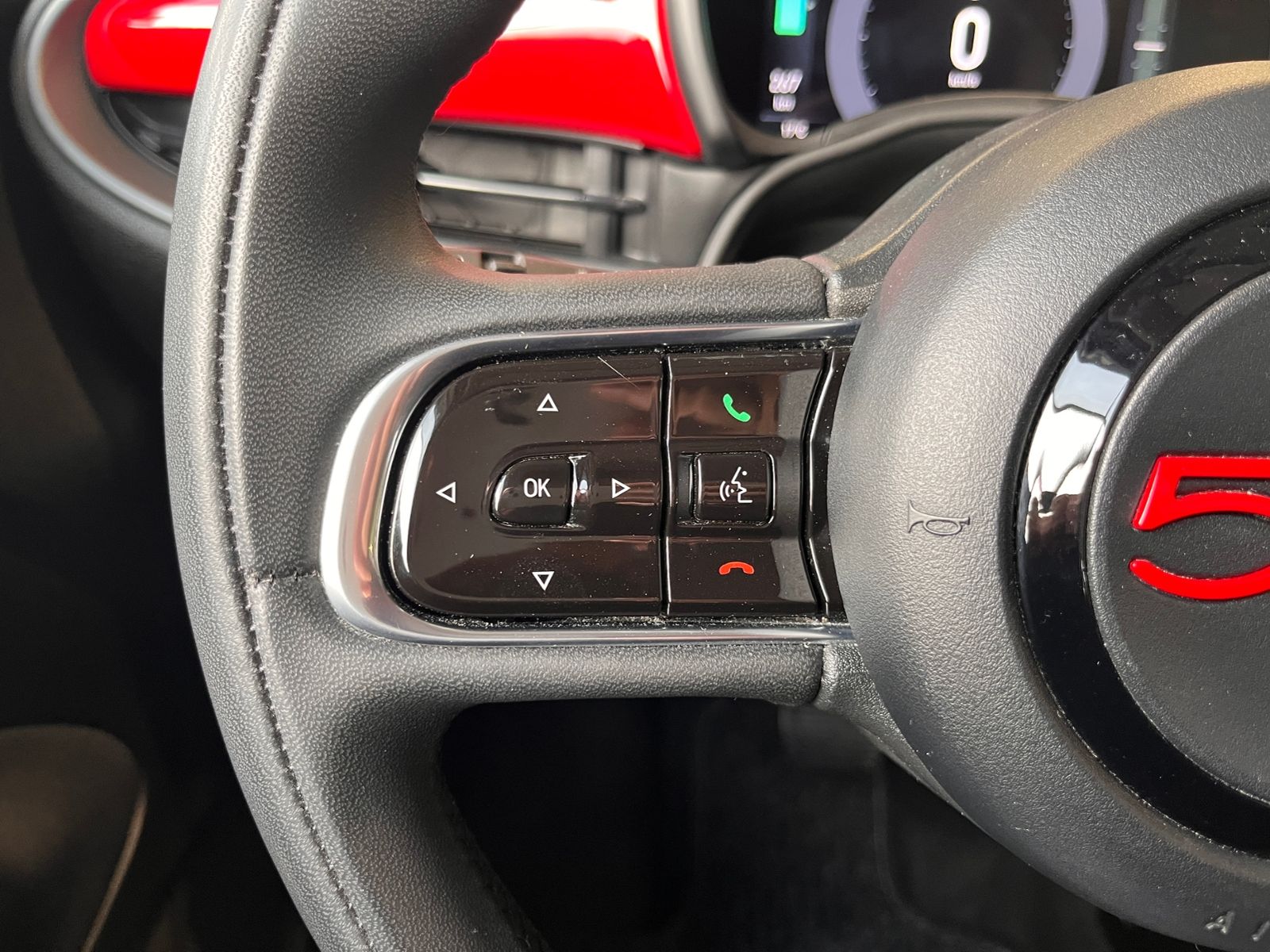 Fahrzeugabbildung Fiat 500e  42 kWh Akku Red NAVI KLIMA