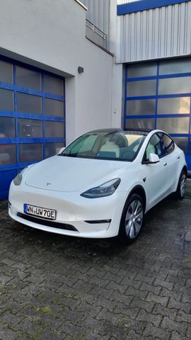 Tesla Model Y Long Range 6000lm Neuzustand top Preis